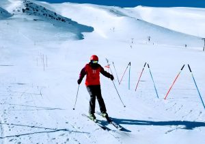 بازگشایی پیست اسکی فریدونشهر پس از بارش‌های اخیر