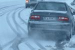 بارش برف و لغزندگی محورهای مواصلاتی غرب استان