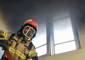 نجات ۱۵۰ شهروند اصفهانی از میان دود و آتش ساختمان پزشکان