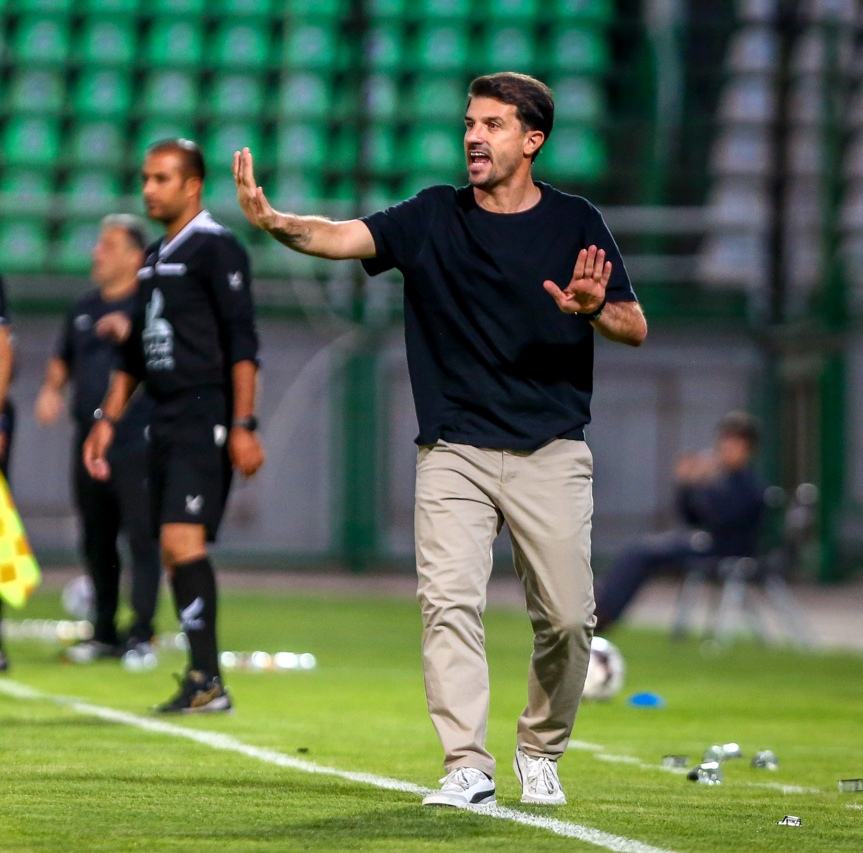 سرمربی ذوب‌آهن برکنار شد